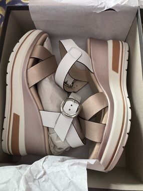 NIB Nero Giardini Platform Sandals in White and Rose Gold -39/9